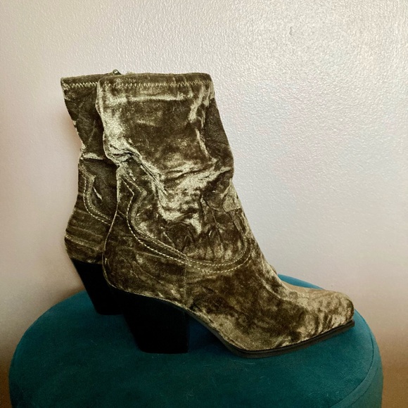 NWOT Gianni Bini Star-Crossed 3 Green Velvet Western Booties Women’s Size 7.5M - Picture 5 of 8